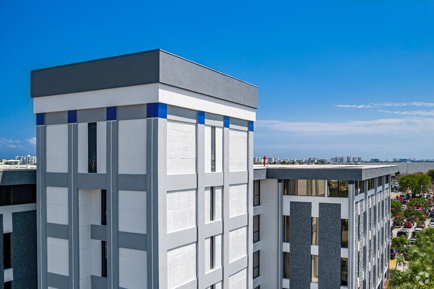 100 E Linton Blvd, Delray Beach, FL à louer - Photo de l’immeuble – Image 2 sur 8