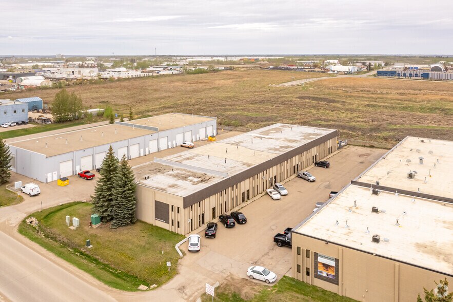 20452 107th Ave NW, Edmonton, AB à vendre - Aérien – Image 2 sur 3