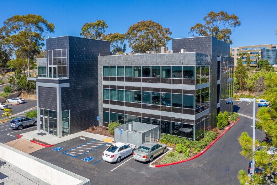 7625-7675 Mesa College Dr, San Diego, CA à louer - Photo de l’immeuble – Image 2 sur 4