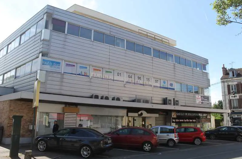 Bureau dans Corbeil-Essonnes à louer - Photo principale – Image 1 sur 1