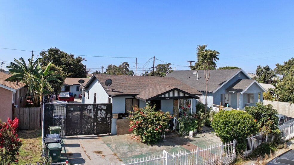 1526 E 77th Pl, Los Angeles, CA à vendre - Photo de l’immeuble – Image 2 sur 14