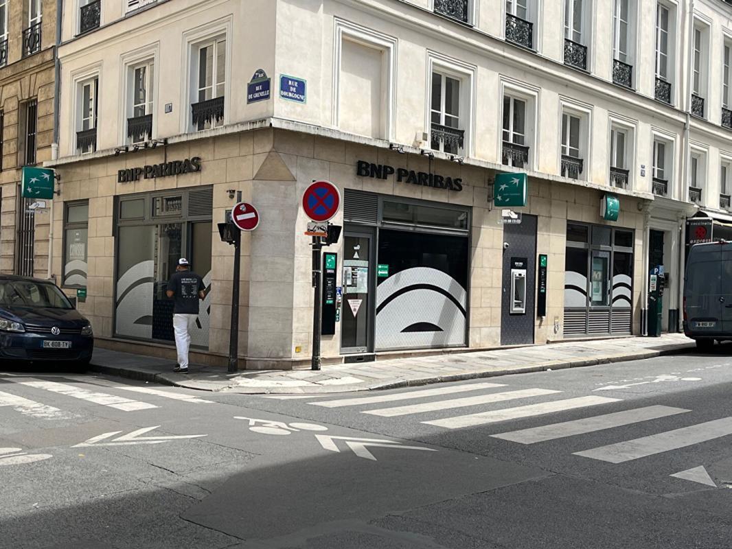 39 Rue De Bourgogne, Paris à louer Photo de l’immeuble– Image 1 sur 13