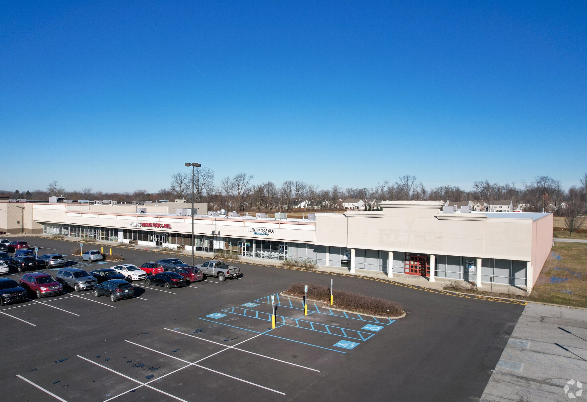 7508 Beechwood Centre Rd, Avon, IN à louer Photo principale– Image 1 sur 13
