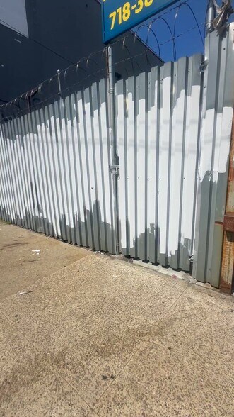 1820 Flushing Ave, Ridgewood, NY à louer - Vidéo sur l’annonce professionnelle – Image 3 sur 4
