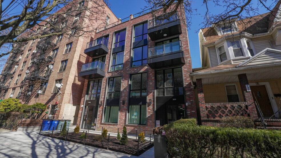 731 E 32nd St, Brooklyn, NY à vendre - Photo principale – Image 1 sur 2