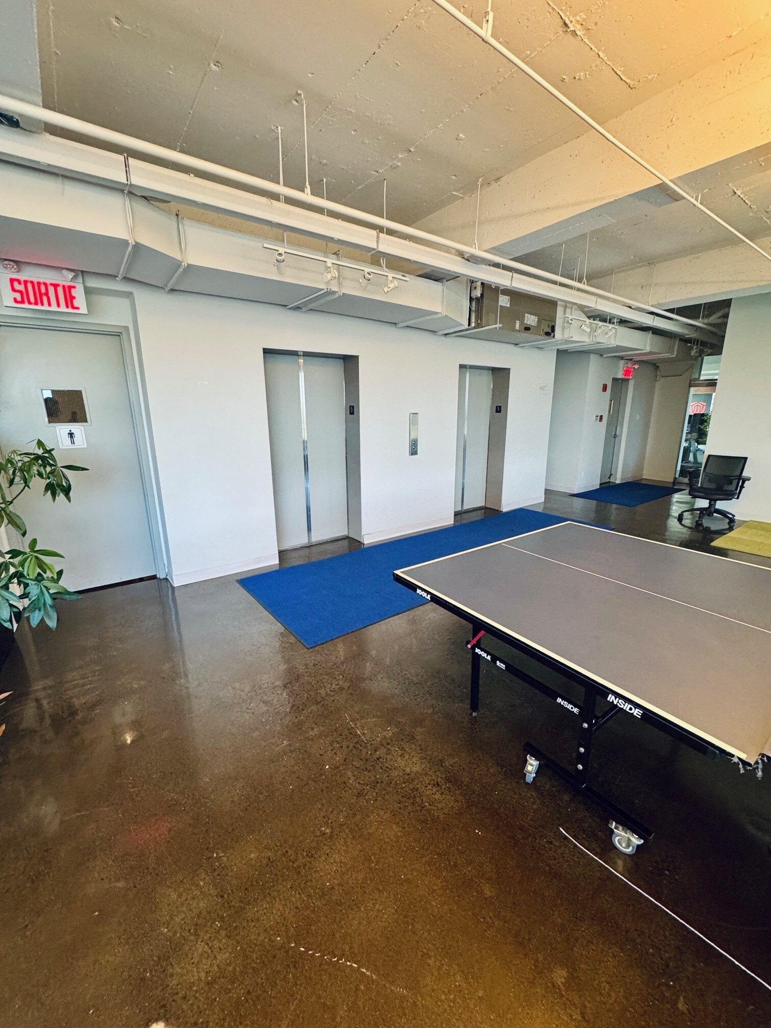 2-14 Boul Désaulniers, Saint-lambert, QC à louer Photo intérieure– Image 1 sur 7