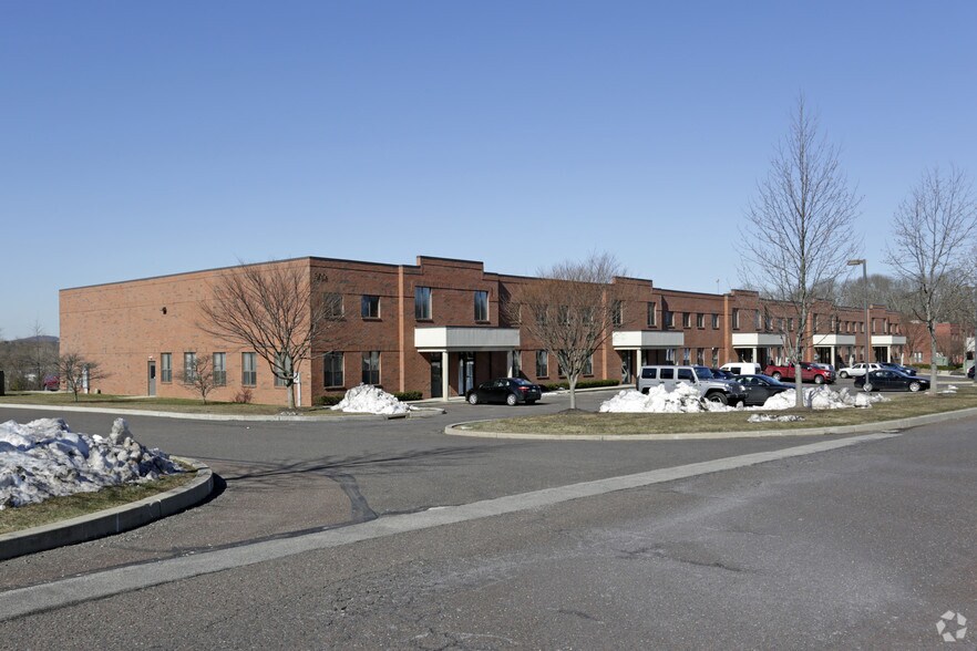 300 Schell Ln, Phoenixville, PA à louer - Photo de l’immeuble – Image 1 sur 4