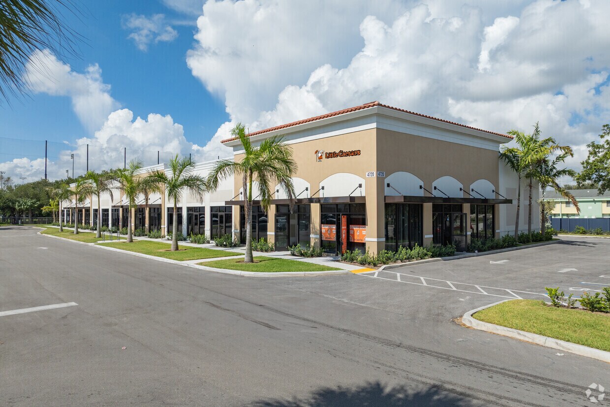 5335 N Military Trl, West Palm Beach, FL à louer Photo de l’immeuble– Image 1 sur 25