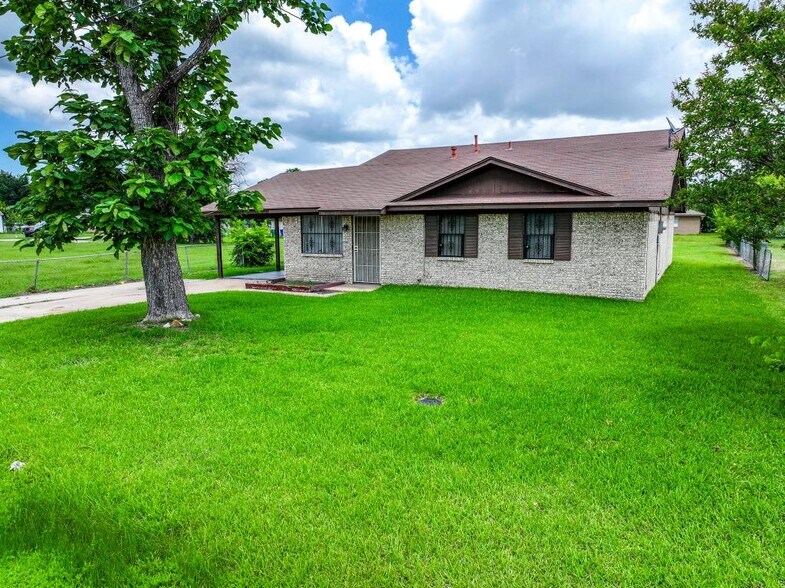 604 E Broad St, Forney, TX à vendre - Photo de l’immeuble – Image 3 sur 20