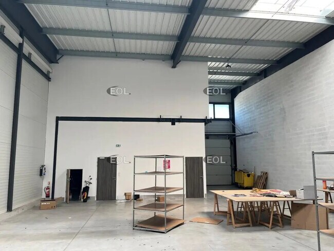 Plus de détails pour Local d'activités à louer