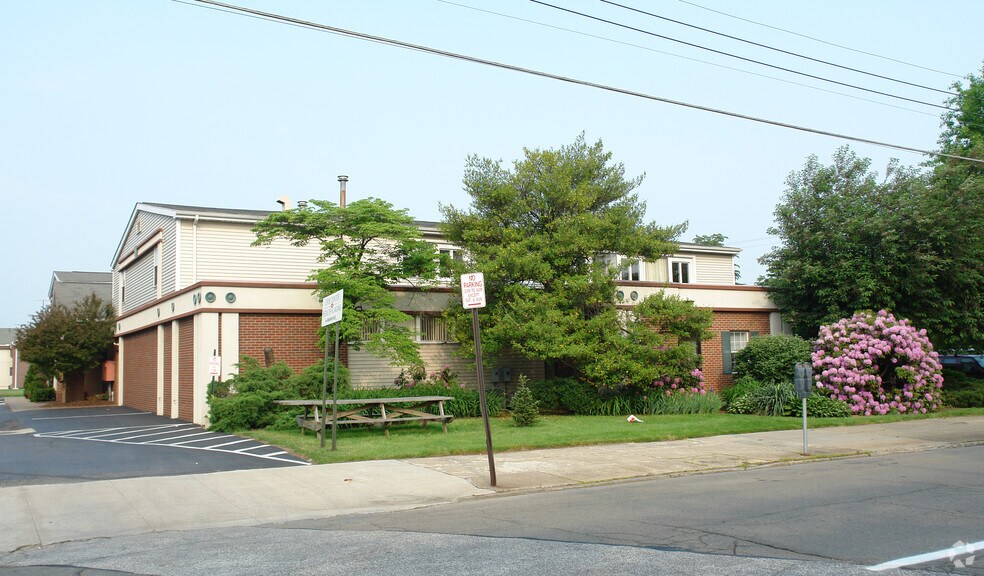 406 Peach St, Erie, PA à louer - Photo de l’immeuble – Image 2 sur 14