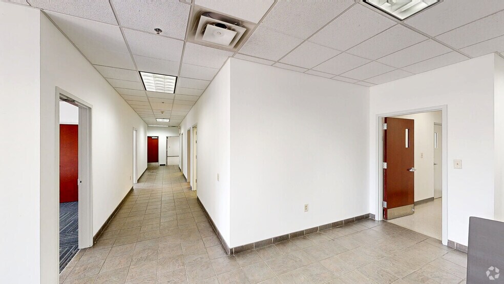 300 Progress Ct, Logan Township, NJ à louer - Numérisation 3D Matterport – Image 3 sur 14