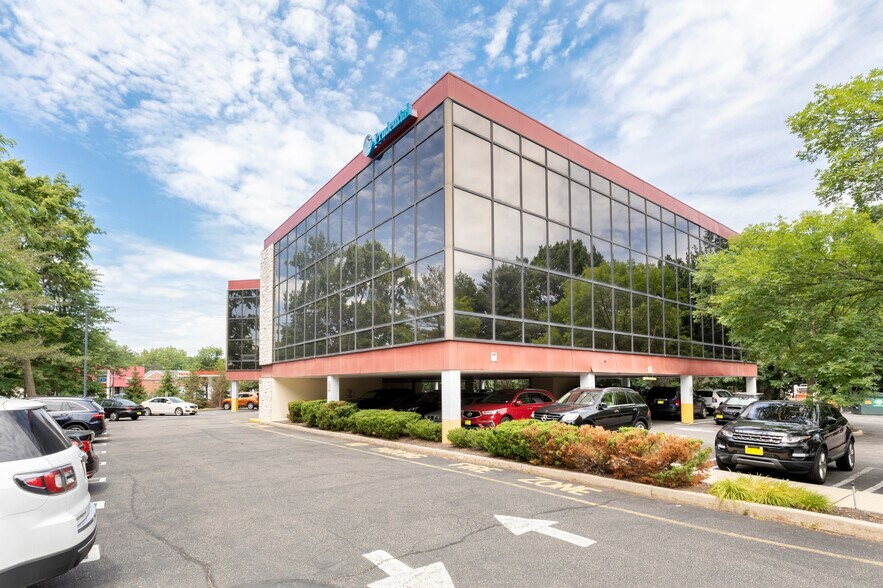 11-13 Sunflower Ave, Paramus, NJ à louer - Photo de l’immeuble – Image 2 sur 7