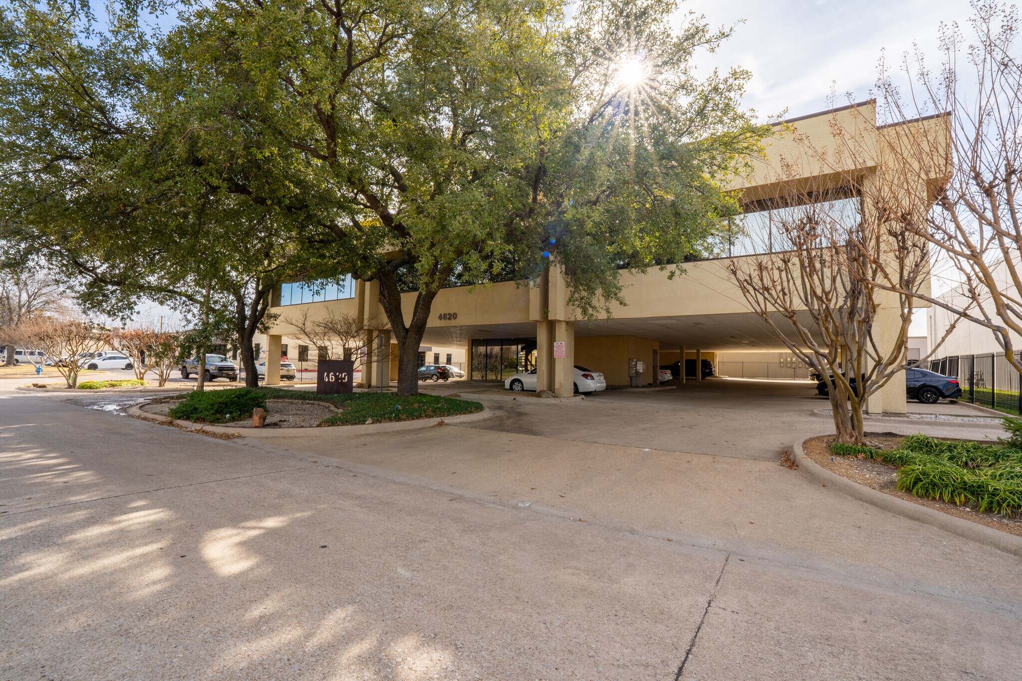 4620 Sunbelt Dr, Addison, TX à vendre Photo principale– Image 1 sur 11