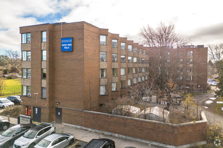 2179 Elmira Dr, Ottawa, ON à vendre - Photo de l’immeuble – Image 2 sur 3