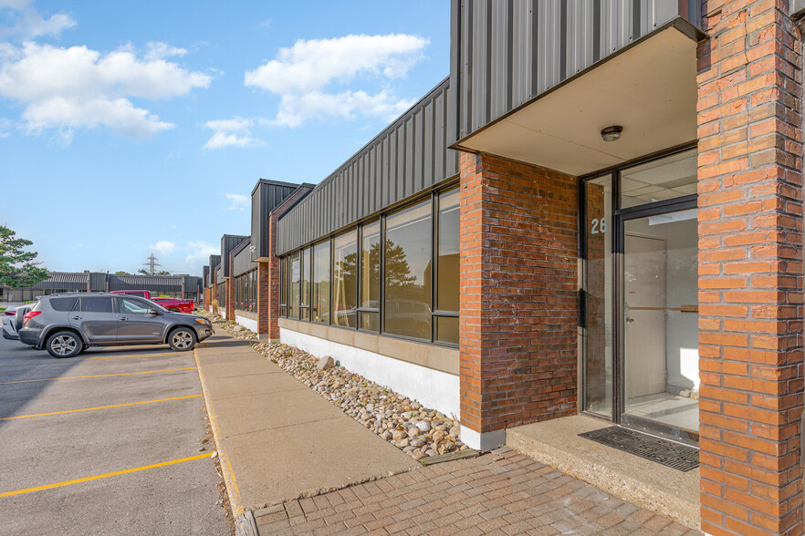 330 Esna Park Dr, Markham, ON à vendre - Photo de l’immeuble – Image 3 sur 7