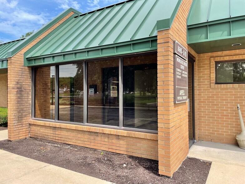 8695 Connecticut St, Merrillville, IN à louer - Photo de l’immeuble – Image 2 sur 29