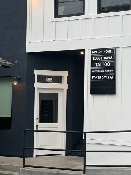 363-371 N Old Newport Blvd, Newport Beach, CA à louer - Photo de l’immeuble – Image 2 sur 7