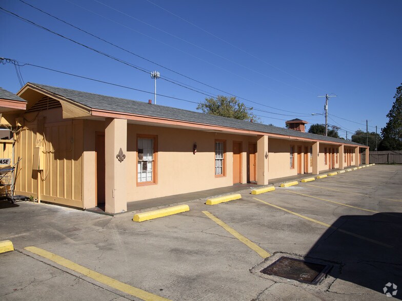 1604 N University Ave, Lafayette, LA à vendre - Photo principale – Image 1 sur 8