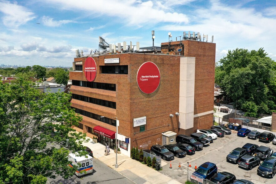 163-03 Horace Harding Expy, Fresh Mdws, Fresh Meadows, NY à louer - Photo de l’immeuble – Image 2 sur 13