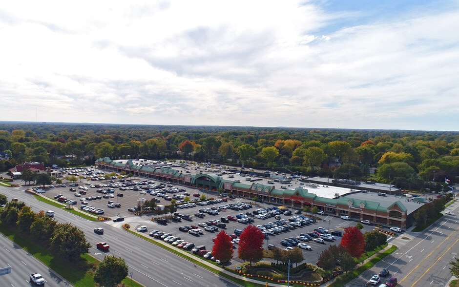 4135-4145 W Maple Rd, Bloomfield Hills, MI à louer - Aérien – Image 2 sur 2