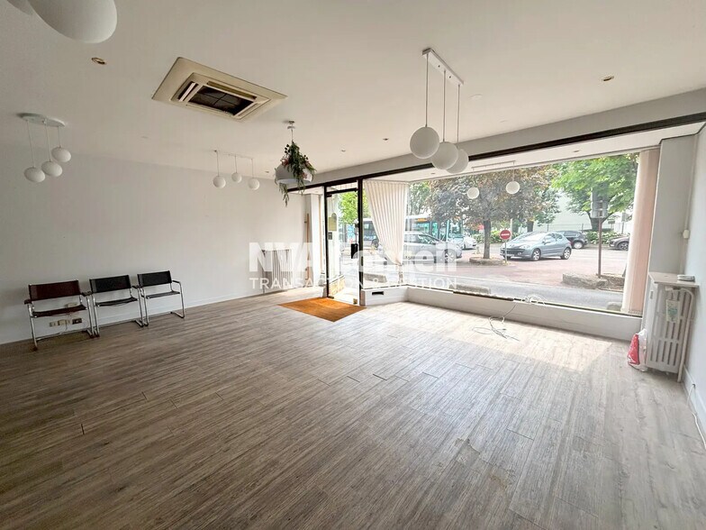Local commercial dans Le Plessis-Bouchard à louer - Photo de l’immeuble – Image 1 sur 7