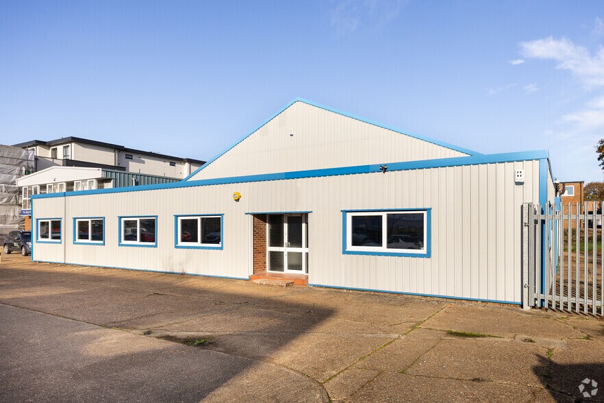 64 Victoria Rd, Burgess Hill à louer - Photo principale – Image 1 sur 2
