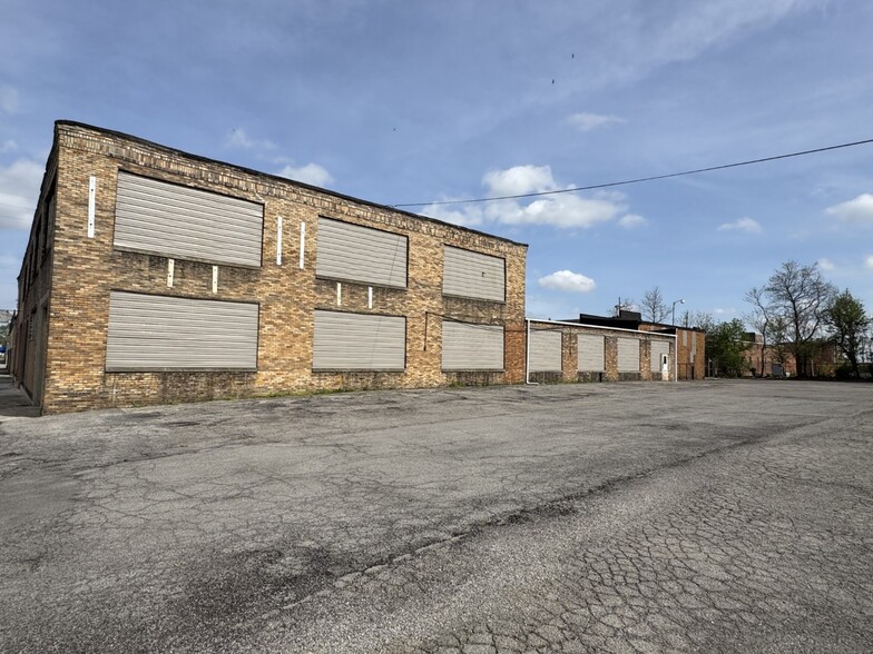 142 E Pearl St, Lima, OH à vendre - Photo de l’immeuble – Image 3 sur 5