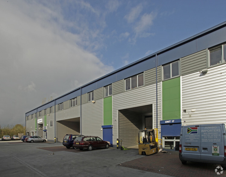 Old Bath Rd, Slough à louer - Photo principale – Image 1 sur 2