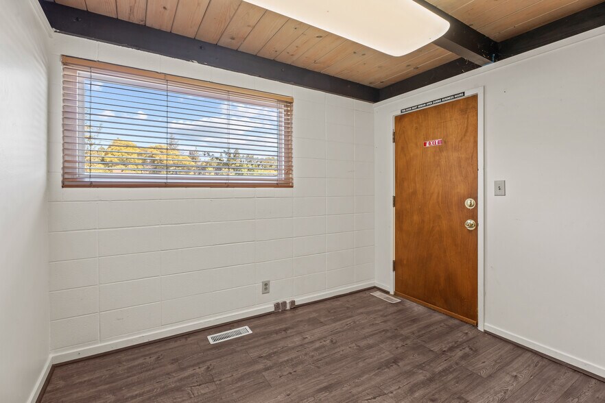 715-721 S Dora St, Ukiah, CA 95482 portefeuille de 2 biens à vendre sur LoopNet.fr - Photo intérieure – Image 3 sur 27