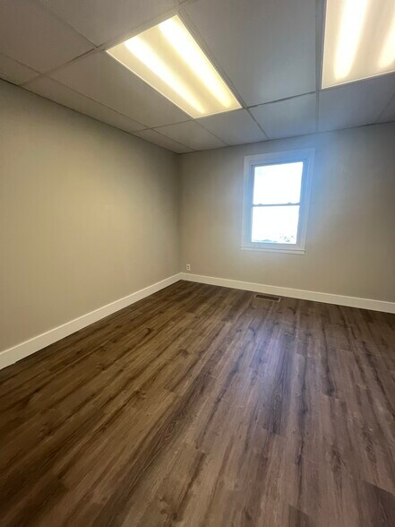 6917 W 76th St, Overland Park, KS à louer - Photo de l’immeuble – Image 2 sur 5