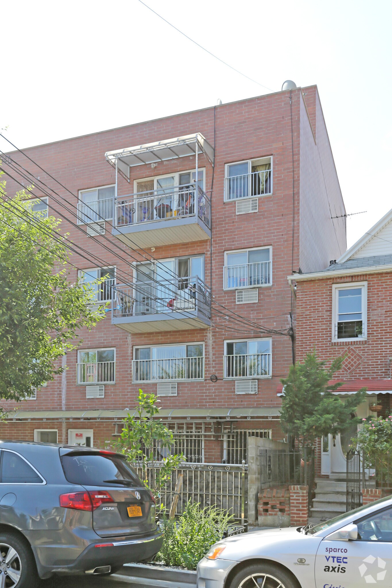 10436 38th Ave, Corona, NY à vendre Photo principale– Image 1 sur 3