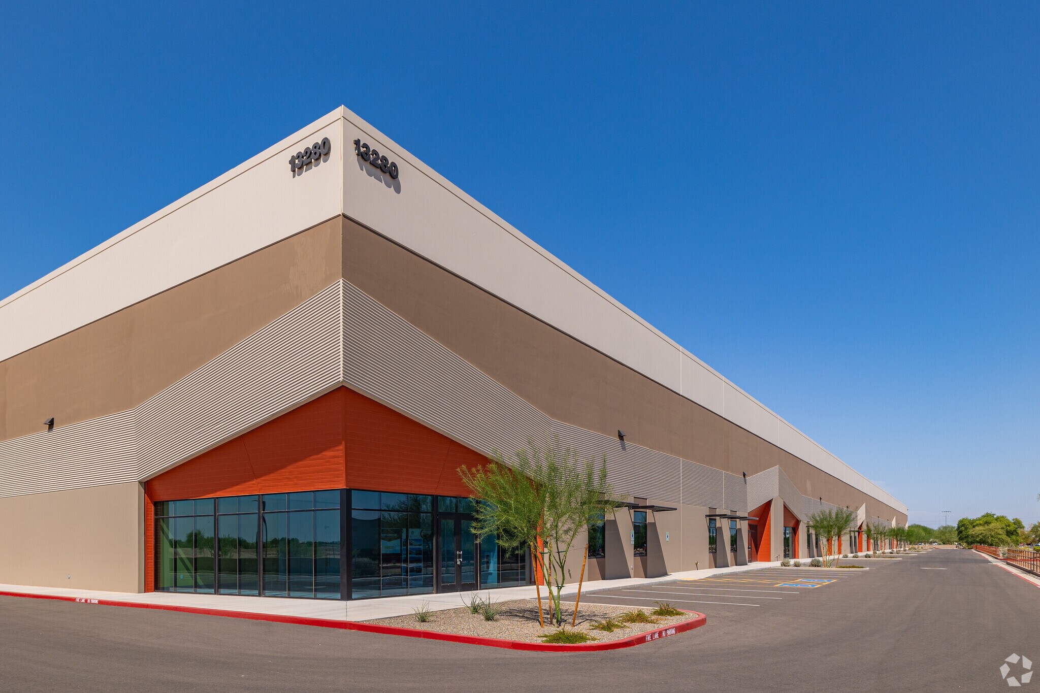 13280 W Rioglass Solar Rd, Surprise, AZ à louer Photo principale– Image 1 sur 16