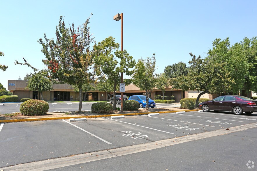 780 W Olive Ave, Merced, CA à louer - Photo de l’immeuble – Image 3 sur 12