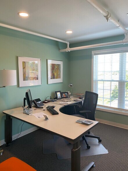 N79W14756 Appleton Ave, Menomonee Falls, WI à louer - Photo de l’immeuble – Image 2 sur 7