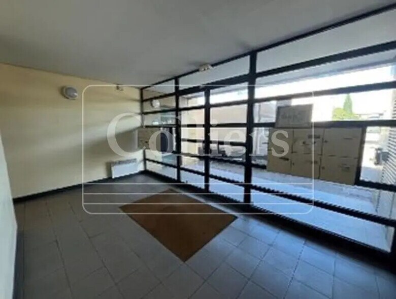 Bureau dans Vitrolles à vendre - Photo de l’immeuble – Image 2 sur 23