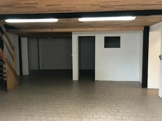 Plus de détails pour Local d'activités à louer