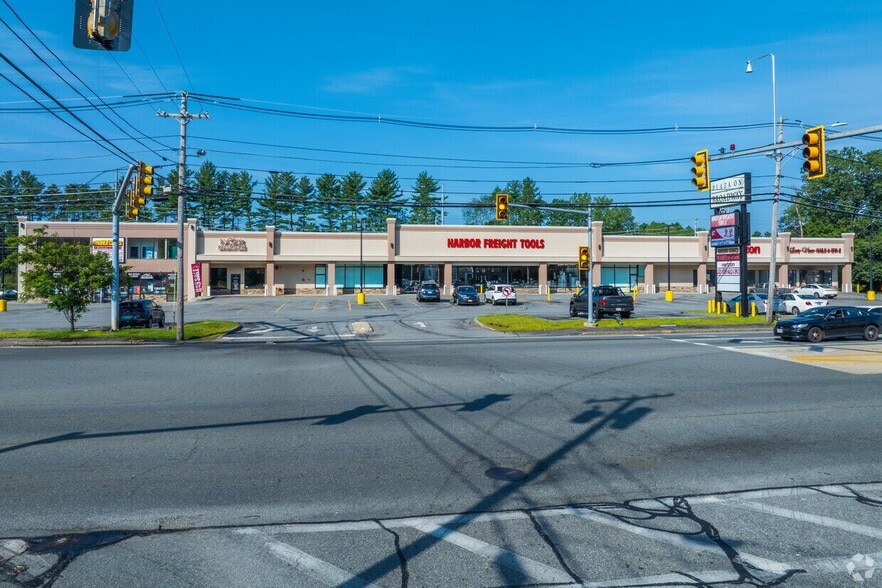 356 S Broadway, Salem, NH à louer - Photo principale – Image 1 sur 12