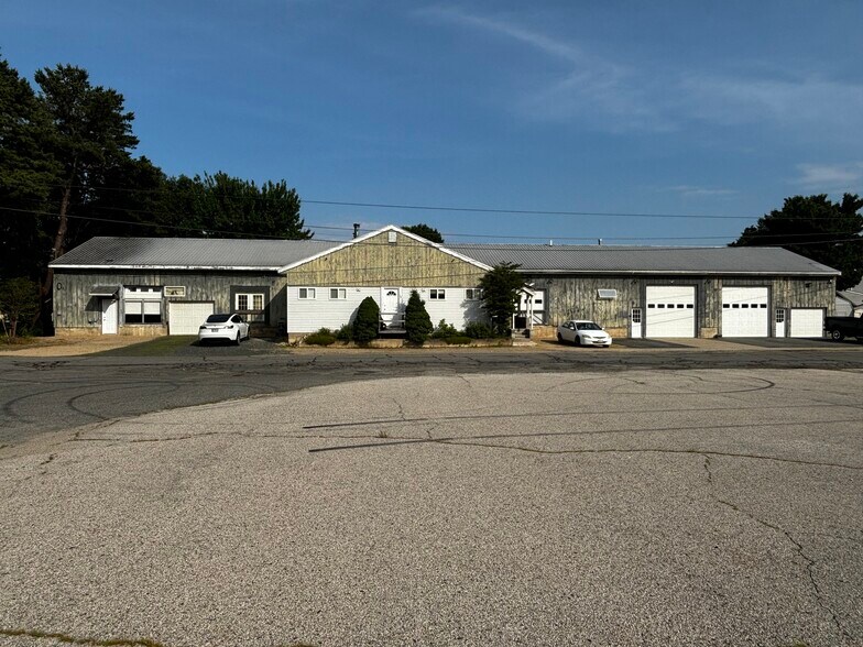 14 Morris St, Sanford, ME à vendre - Photo principale – Image 1 sur 25