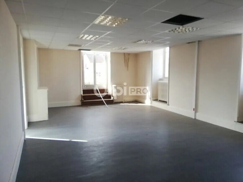Bureau dans Limoges à louer - Photo de l’immeuble – Image 2 sur 4