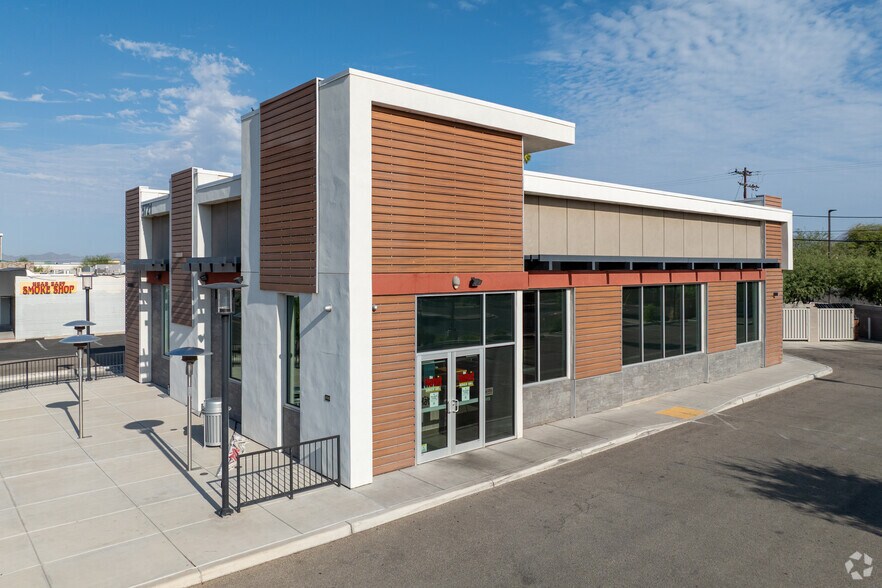 5721 E Broadway Blvd, Tucson, AZ à louer - Photo principale – Image 1 sur 5