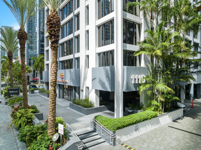 1110 Brickell Ave, Miami, FL à louer - Photo de l’immeuble – Image 2 sur 31