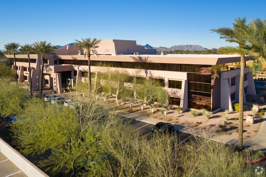 9977 N 90th St, Scottsdale, AZ à louer - Photo de l’immeuble – Image 2 sur 9