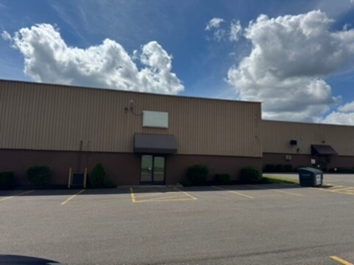 5060 Navarre Rd, Canton, OH à louer - Photo de l’immeuble – Image 2 sur 6