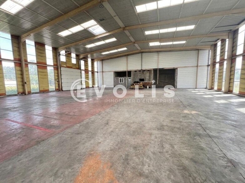 Industriel/Logistique dans Étampes à vendre - Photo de l’immeuble – Image 3 sur 5