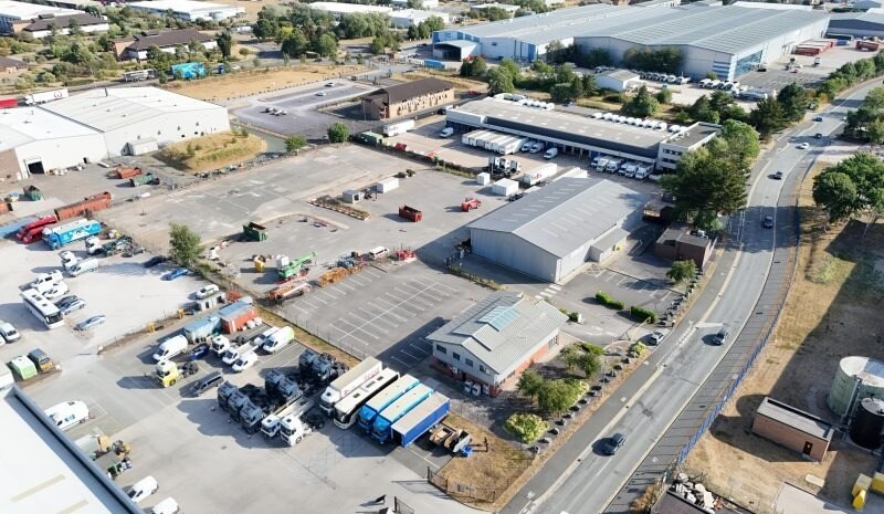 FOURTH AVENUE ZONE 2 DEESIDE INDUSTRIAL portefeuille de 2 biens à vendre sur LoopNet.fr - Photo principale – Image 1 sur 2
