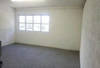13000-13014 SW 133rd Ct, Miami, FL à louer Photo intérieure– Image 2 sur 3