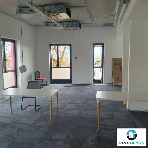 Bureau dans Meylan à louer - Photo de l’immeuble – Image 1 sur 12