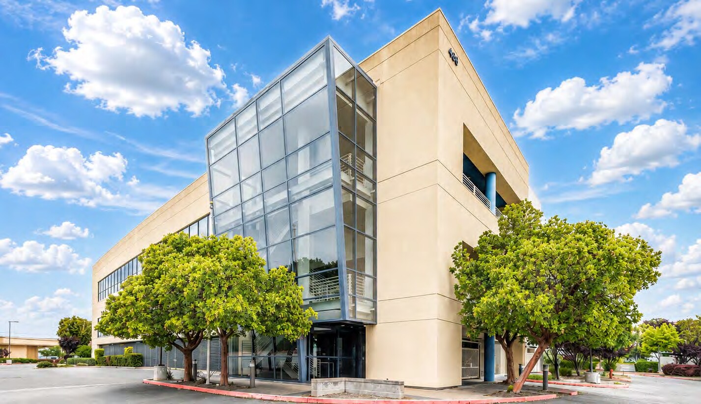 468 Littlefield Ave, South San Francisco, CA à louer Photo de l’immeuble– Image 1 sur 5