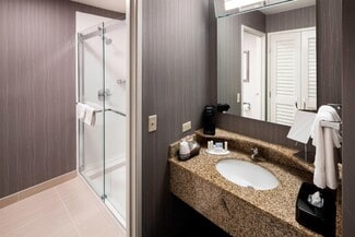 Plus de détails pour 451 Creighton Rd, Pensacola, FL - Hôtellerie à vendre